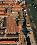 85500 Luchtfoto van het kunstwerk Het Tapijt op de Amerhof te Utrecht; rechts de Jutfaseweg en de Vaartsche Rijn.